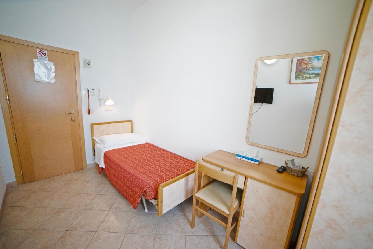 Hotel Ricci Rimini Extérieur photo